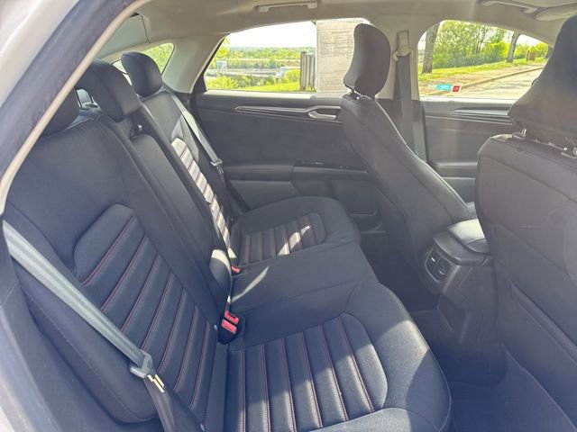Used 2015 Ford Fusion SE FWD image 11