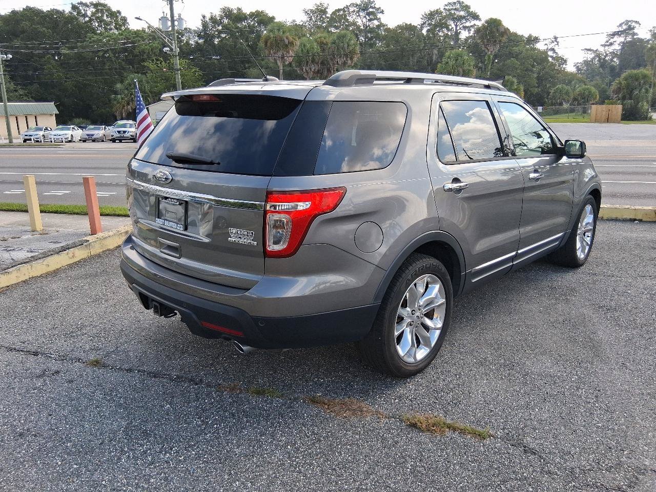 Used 2014 Ford Explorer XLT w/ Equipment Group 202A FWD image 3