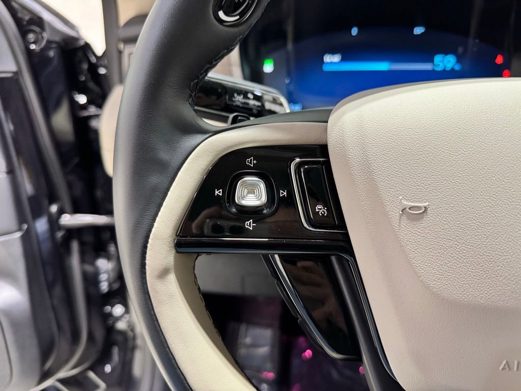 Used 2025 Lincoln Corsair Grand Touring image 17