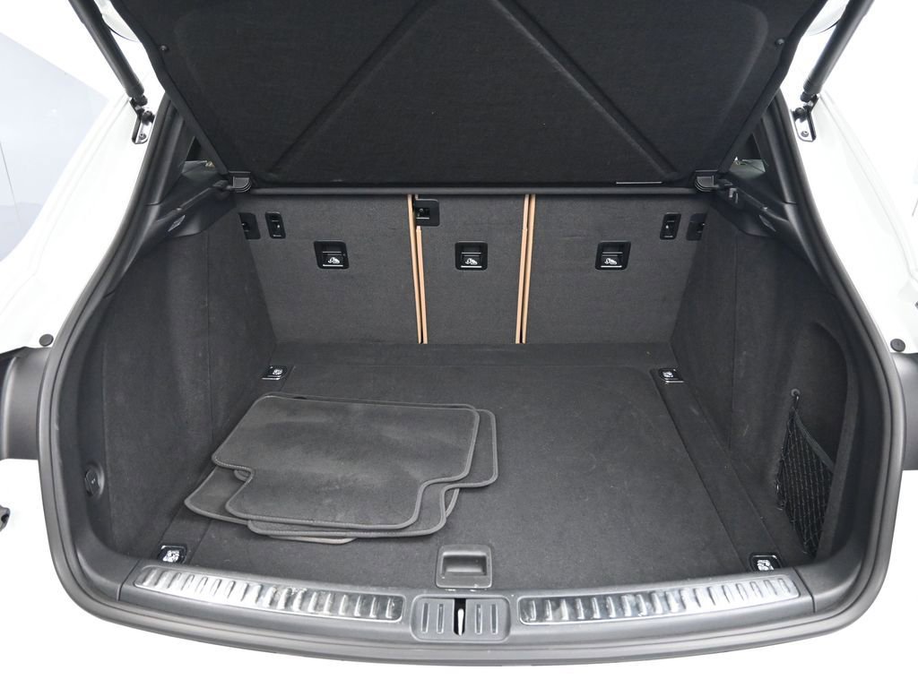 Certified 2023 Porsche Macan AWD/4WD image 26