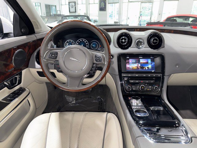 Used 2016 Jaguar XJ R-Sport RWD image 63
