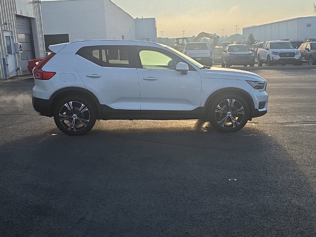 Used 2019 Volvo XC40 T4 Inscription FWD image 10