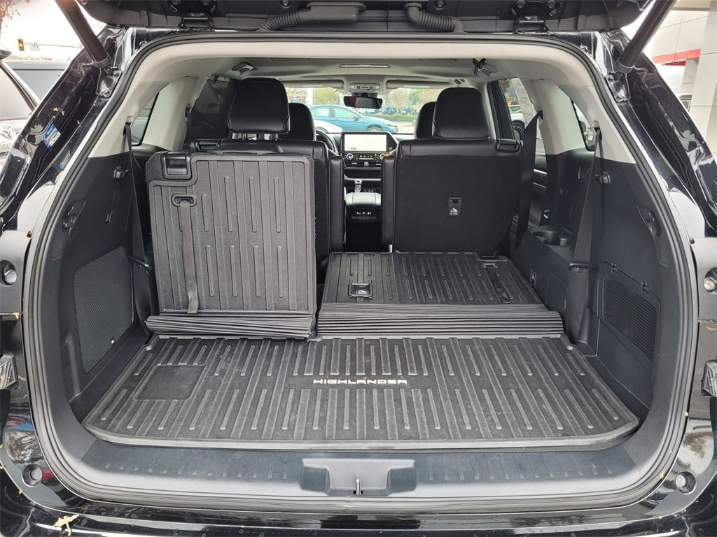 Used 2023 Toyota Highlander Limited image 25