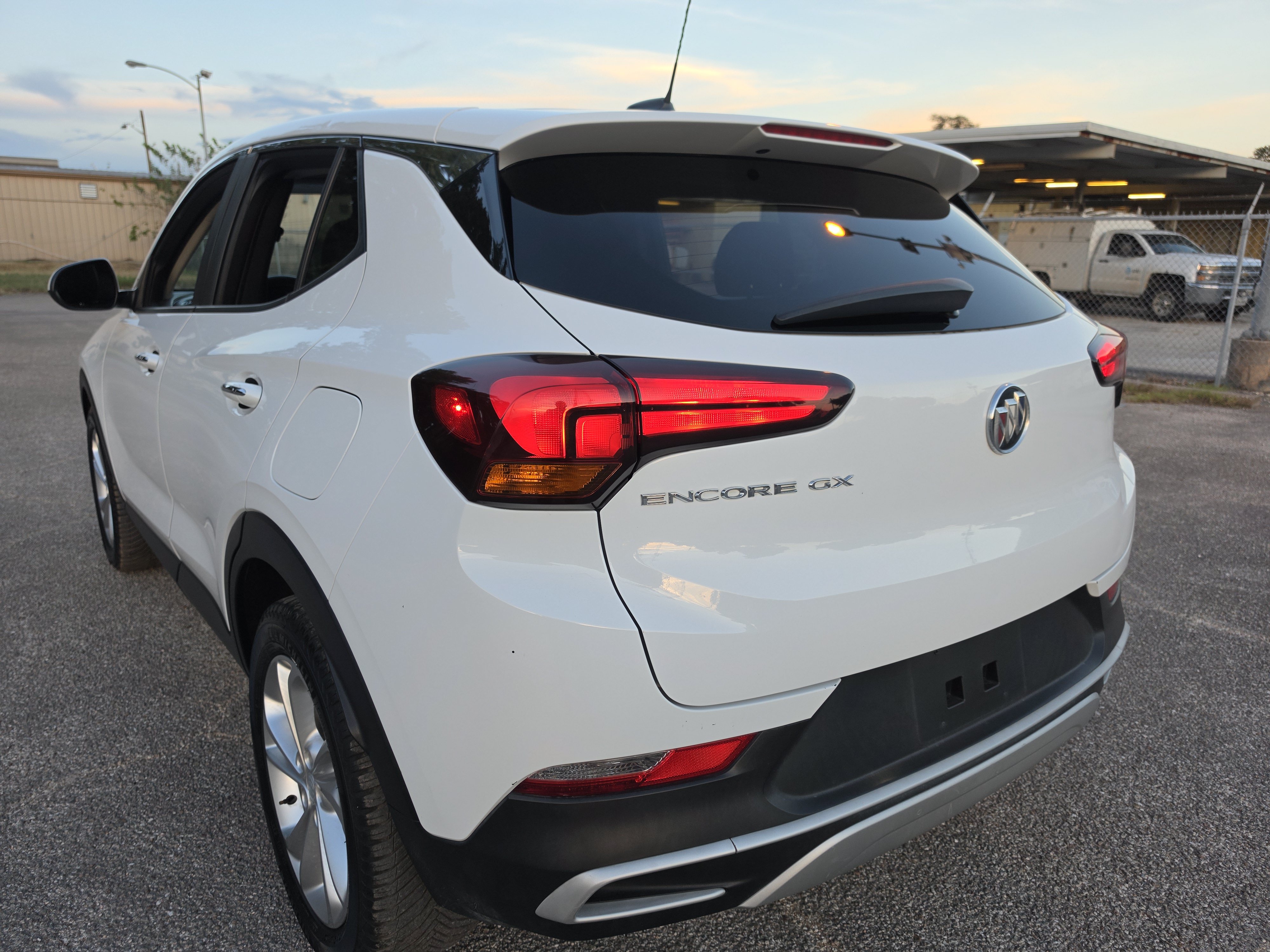 Used 2020 Buick Encore GX Preferred w/ Cold Weather Comfort Package FWD image 5