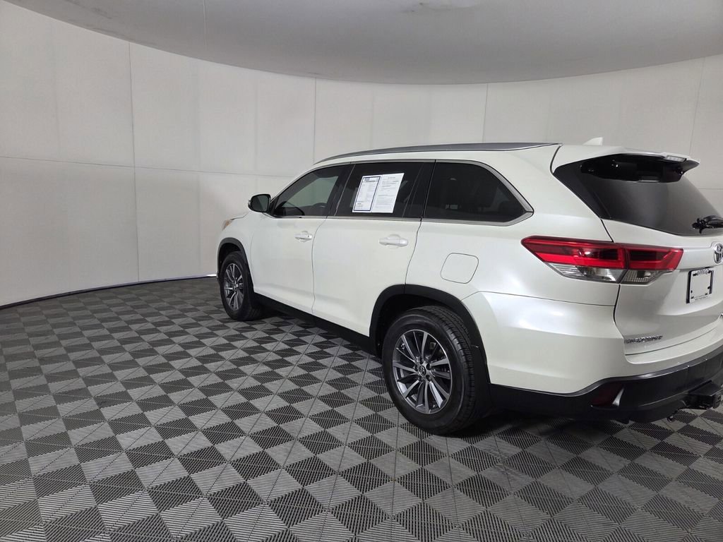 Used 2019 Toyota Highlander SE image 9