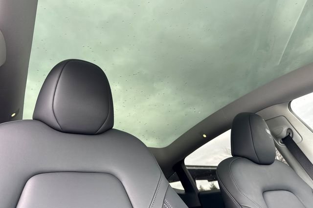 Used 2025 Tesla Model Y Long Range image 22