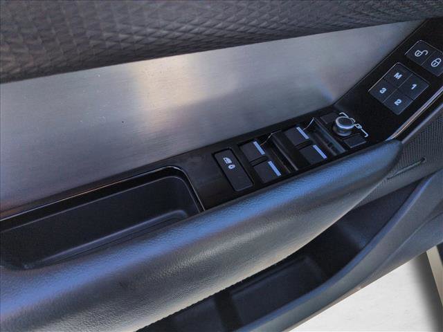 Used 2019 Land Rover Range Rover Velar S image 11