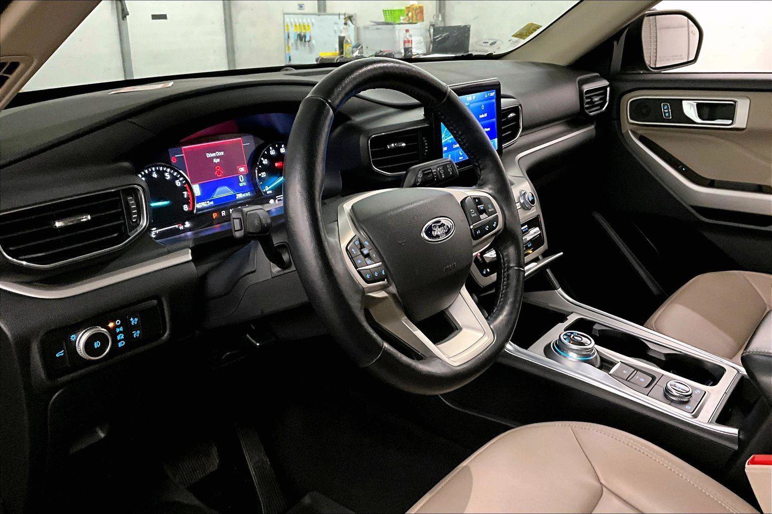 Used 2022 Ford Explorer XLT w/ Equipment Group 202A image 12