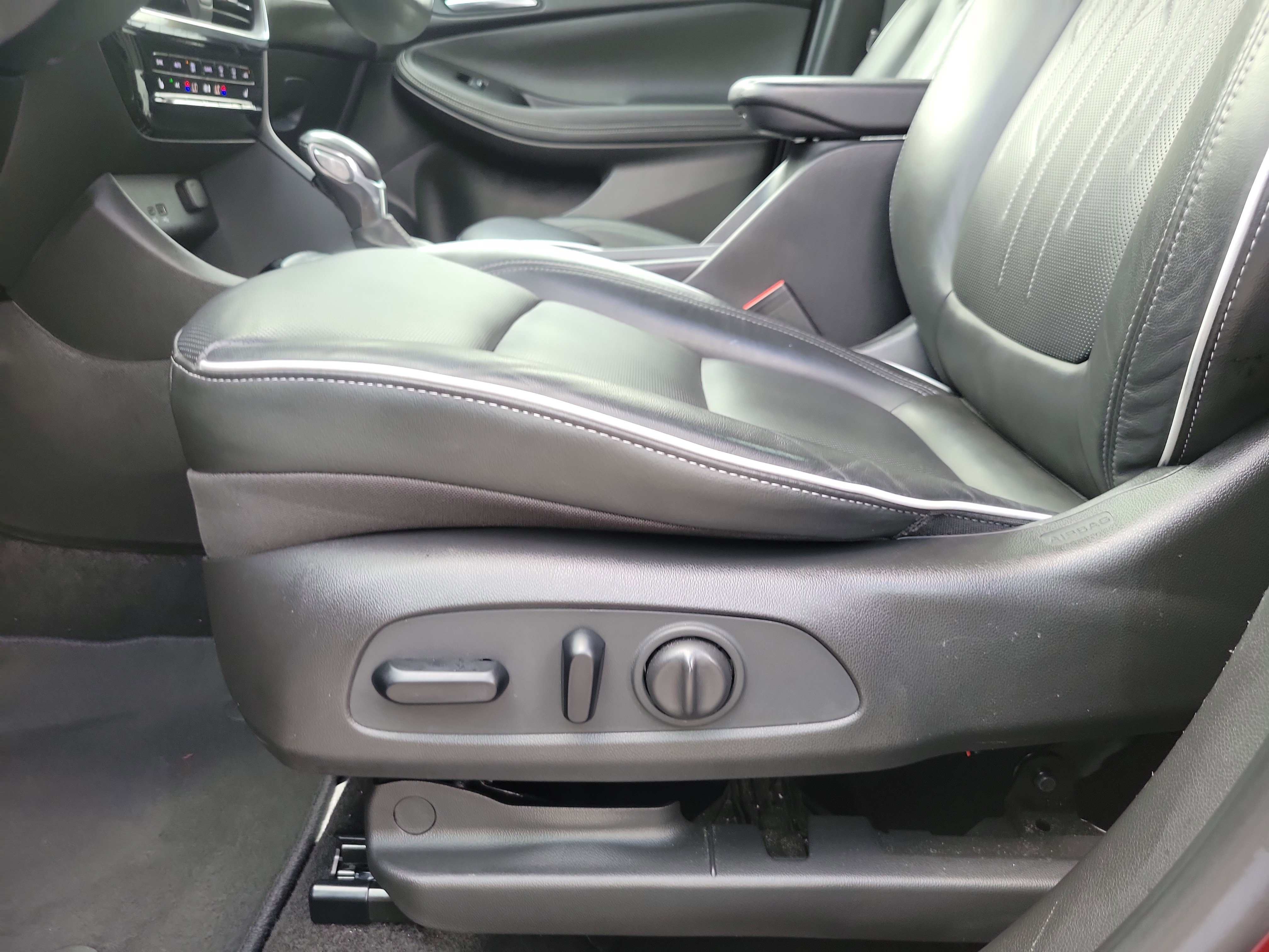 Used 2024 Buick Encore GX Avenir image 13