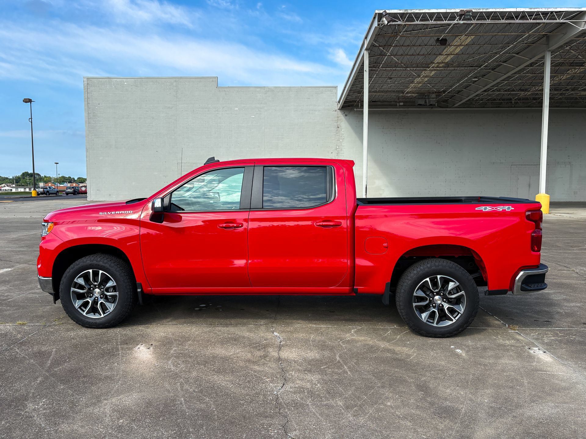 Used 2024 Chevrolet Silverado 1500 LT AWD/4WD image 9