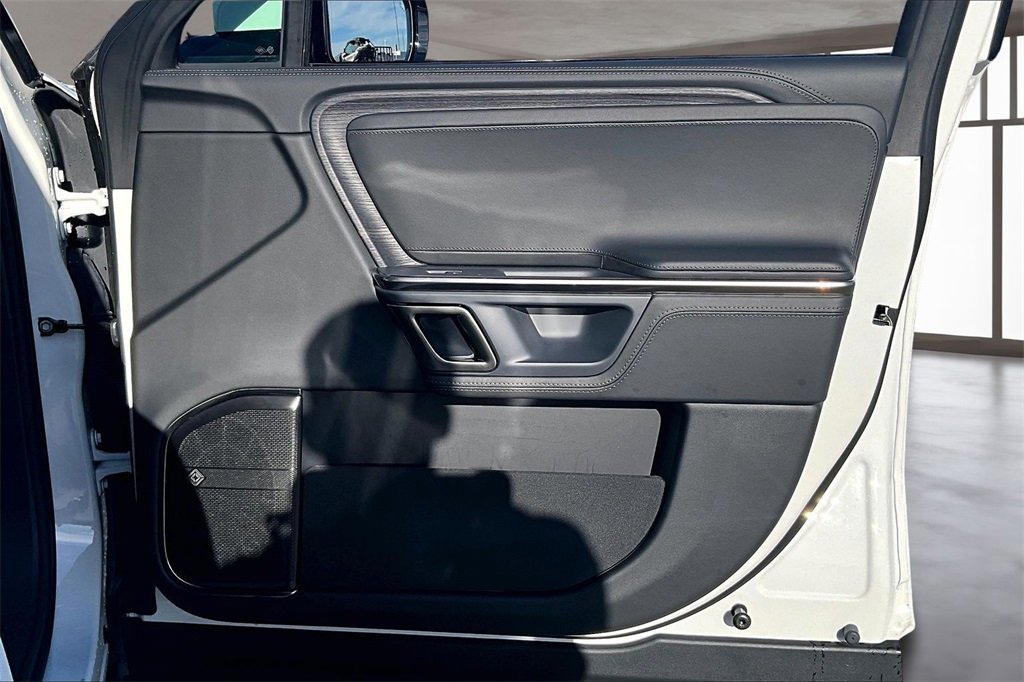 Used 2024 Rivian R1S Adventure image 19