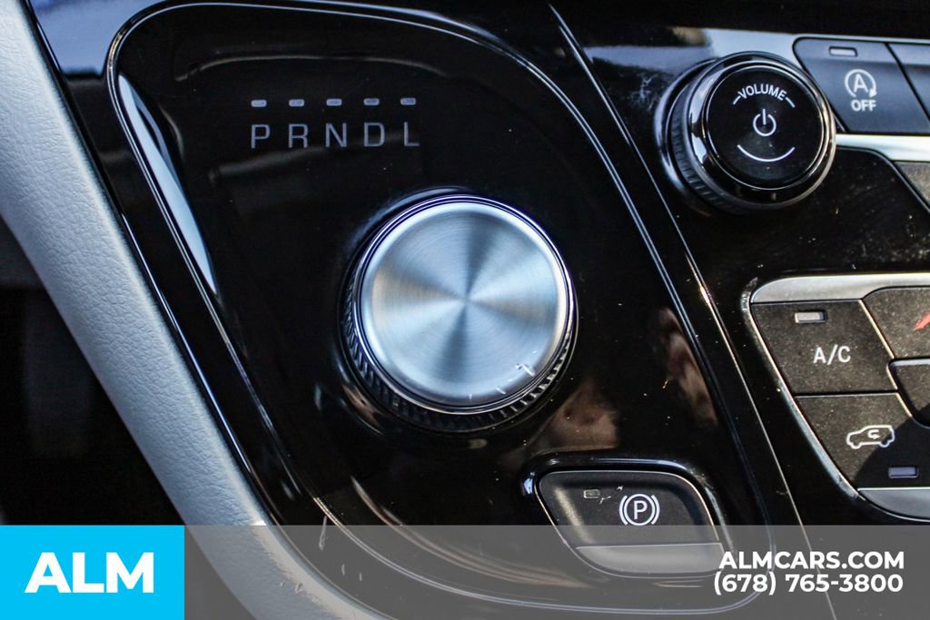 Used 2023 Chrysler Pacifica Touring-L image 40