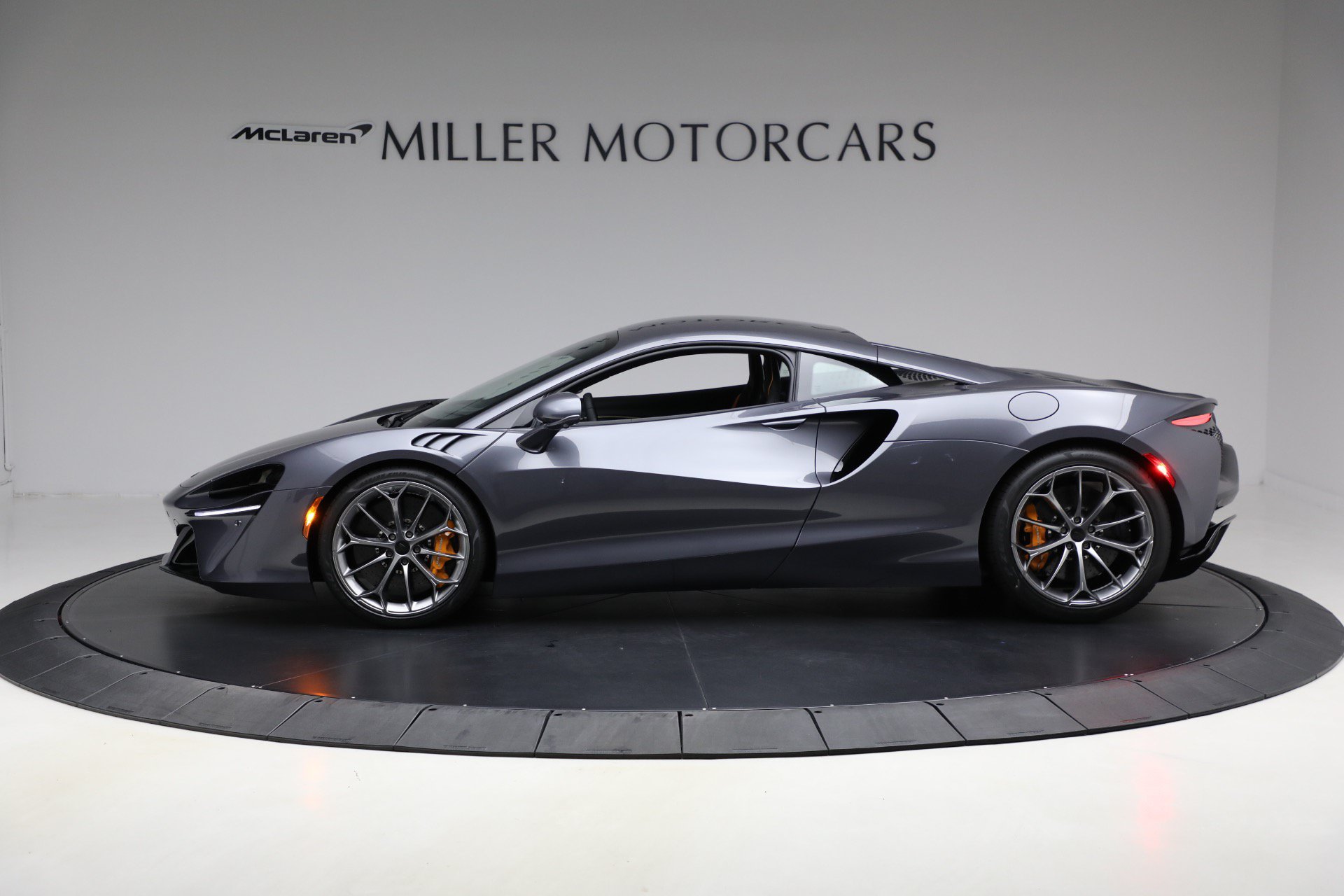 New 2025 McLaren Artura RWD image 3