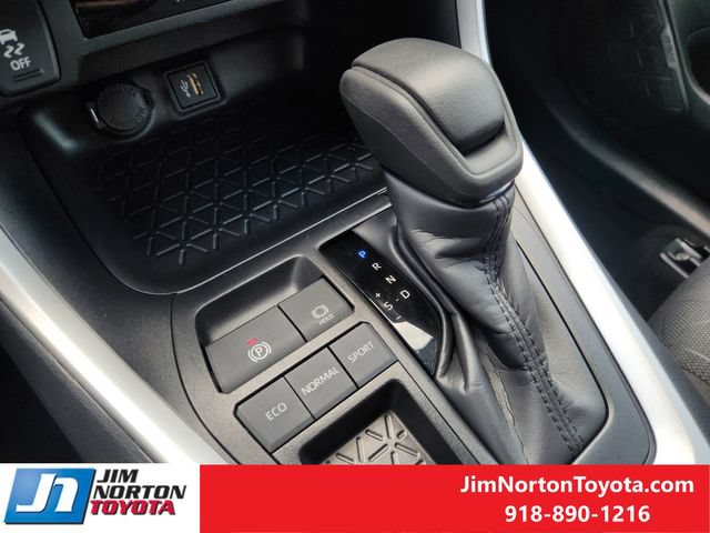Used 2025 Toyota RAV4 XLE FWD image 20
