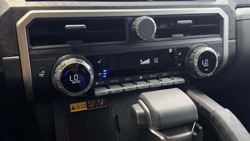 Used 2025 Toyota Tacoma Limited AWD/4WD image 18