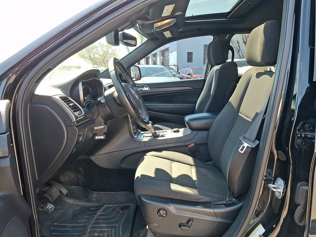 Used 2018 Jeep Grand Cherokee Laredo image 13