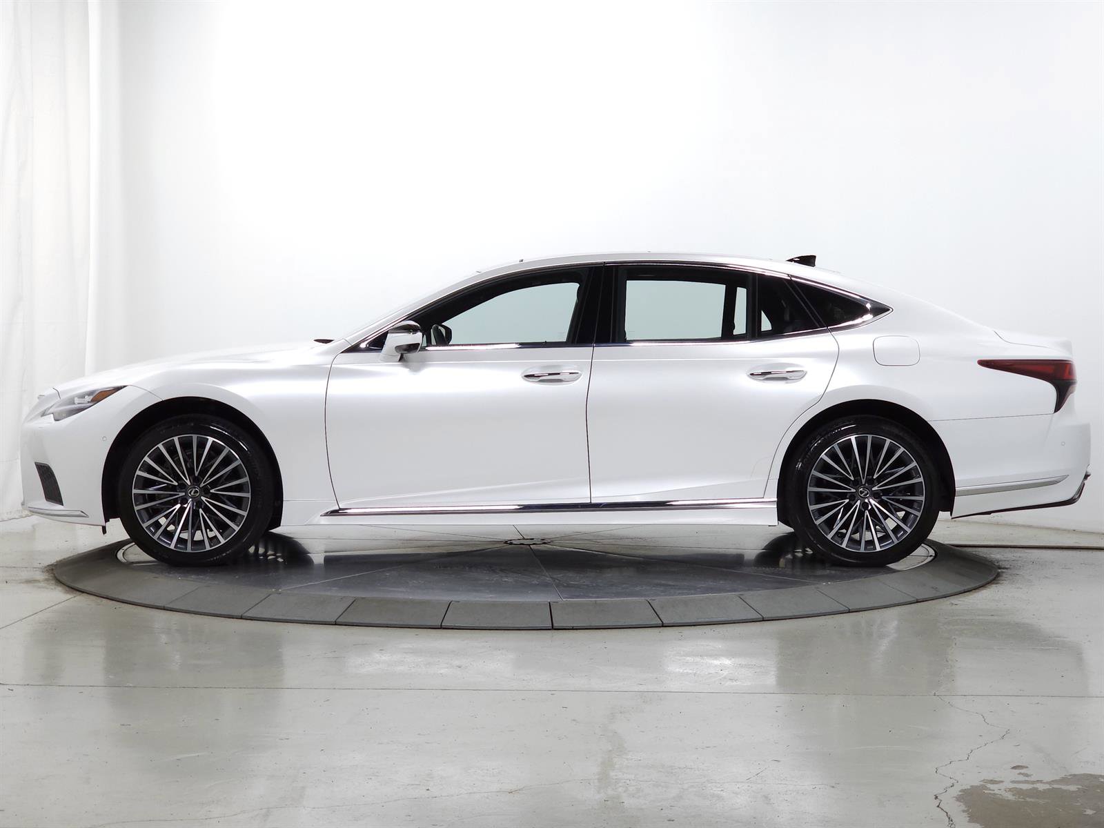 Used 2024 Lexus LS 500 AWD w/ Luxury Package image 4