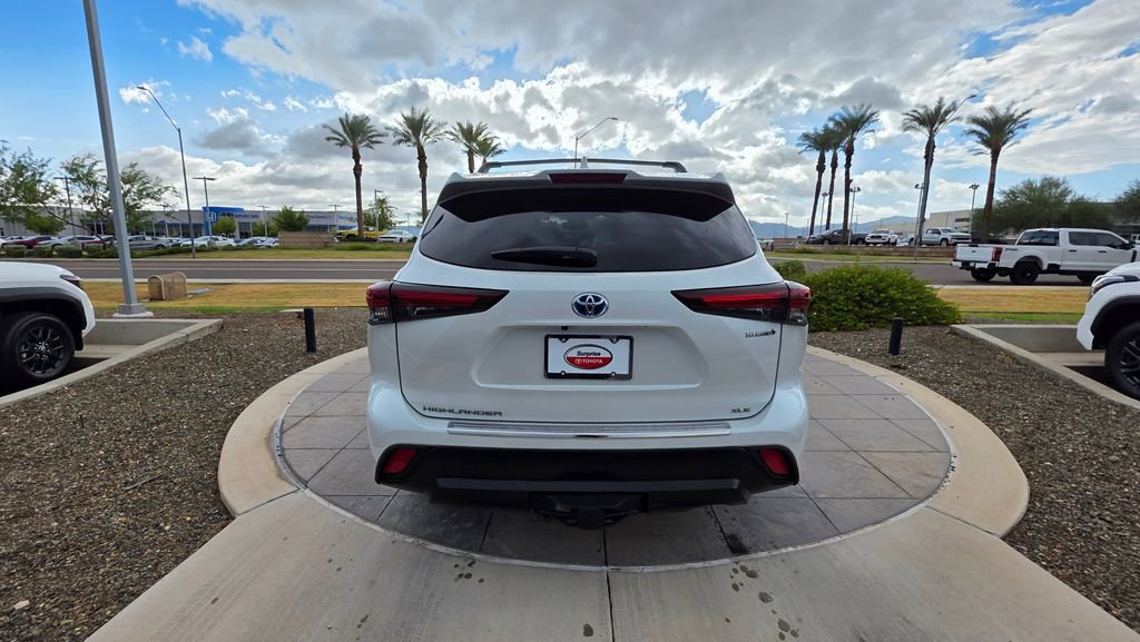 Certified 2024 Toyota Highlander XLE image 6