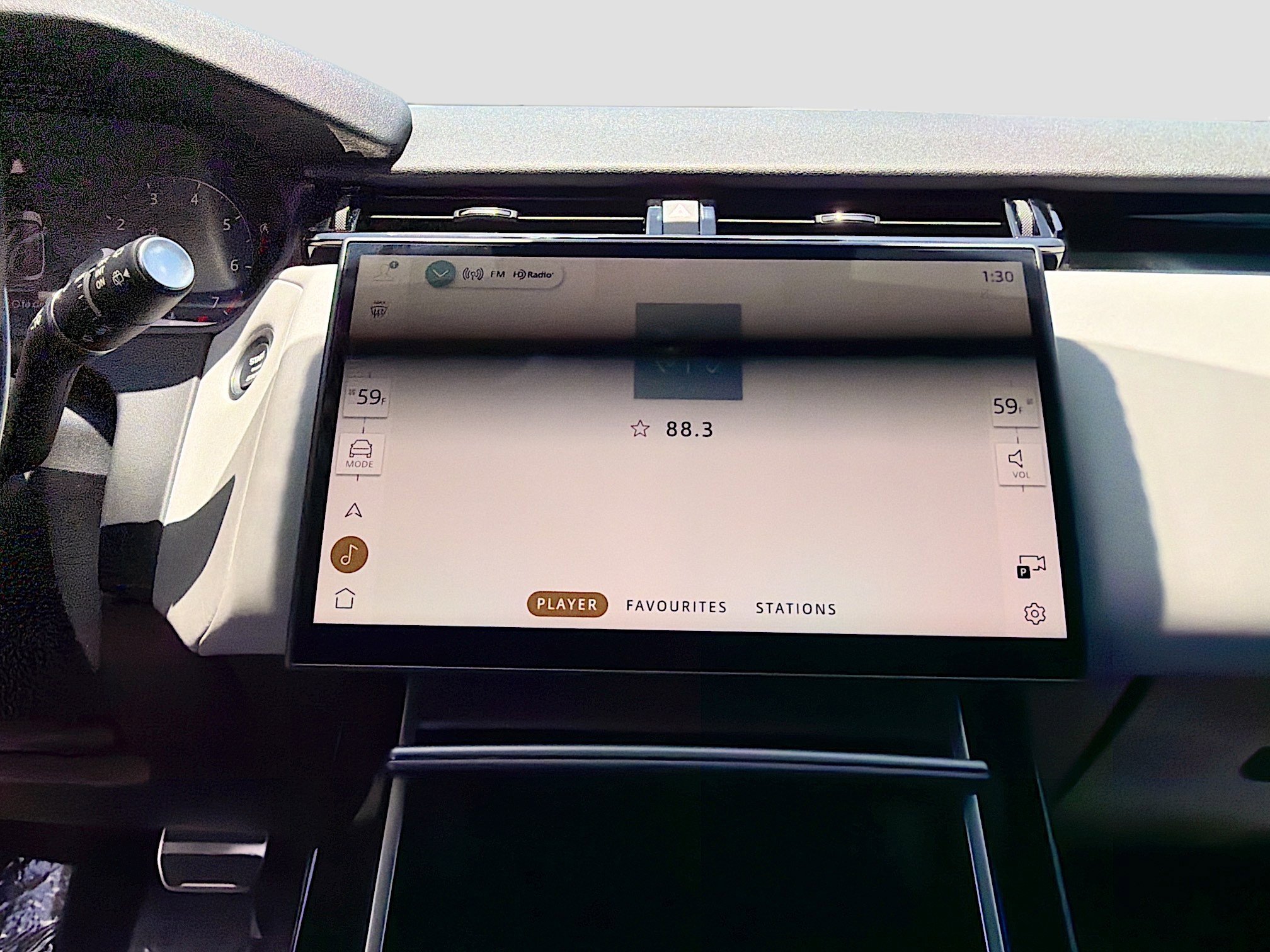 Certified 2024 Land Rover Range Rover Velar Dynamic SE AWD/4WD image 30