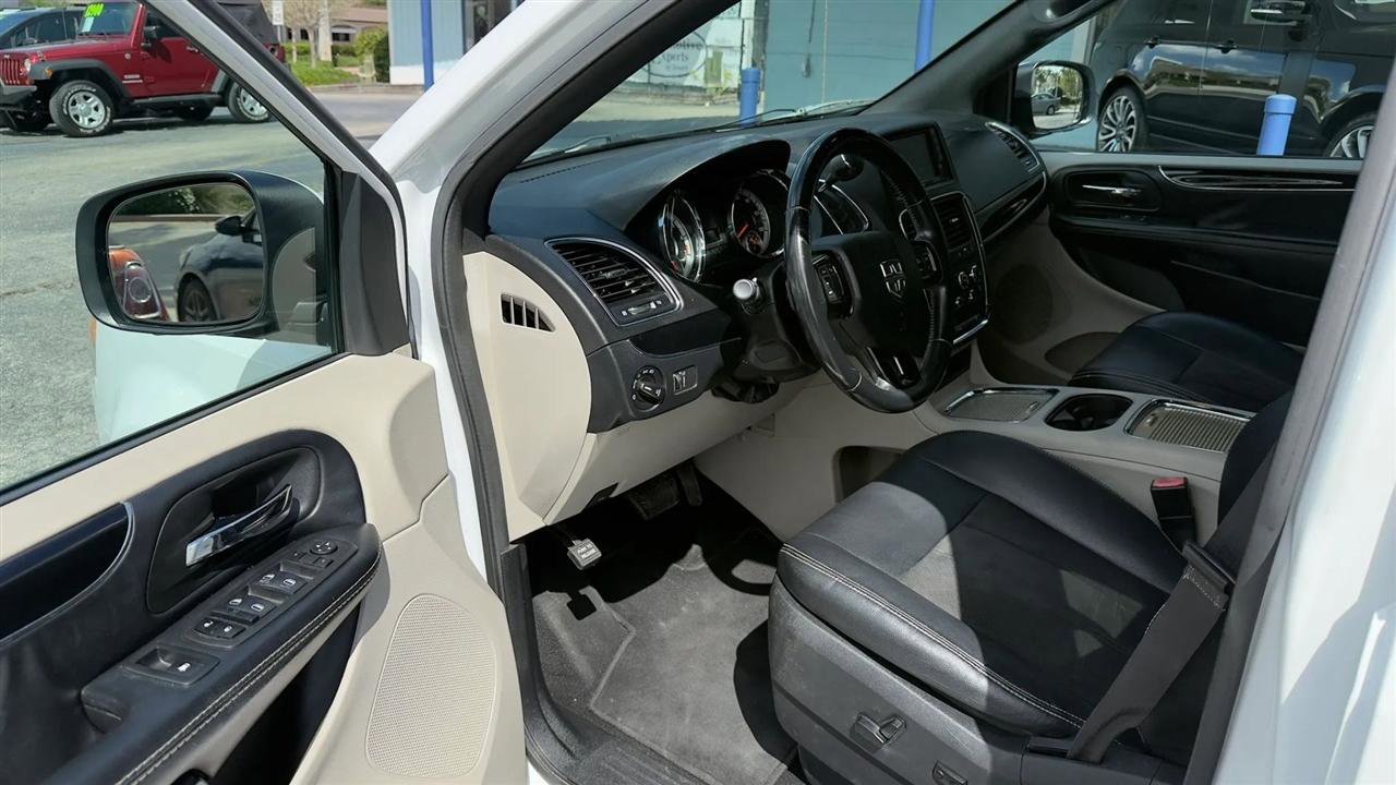 Used 2019 Dodge Grand Caravan SXT FWD image 9
