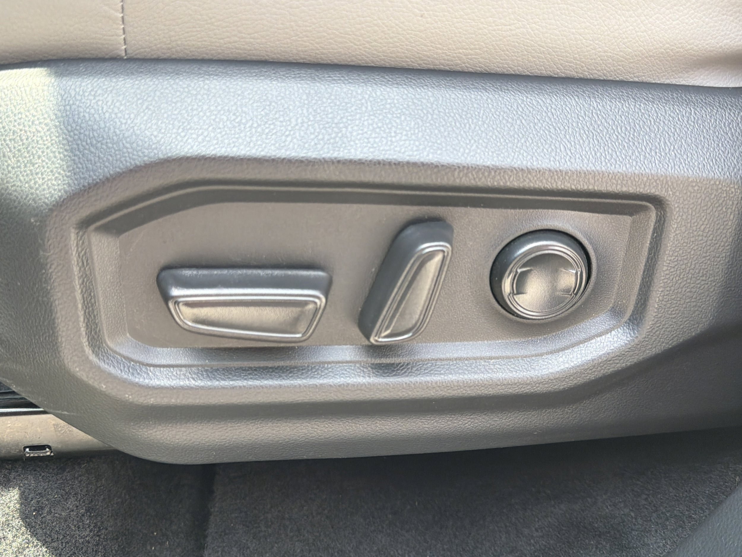 Certified 2025 Toyota Tundra Limited AWD/4WD image 28