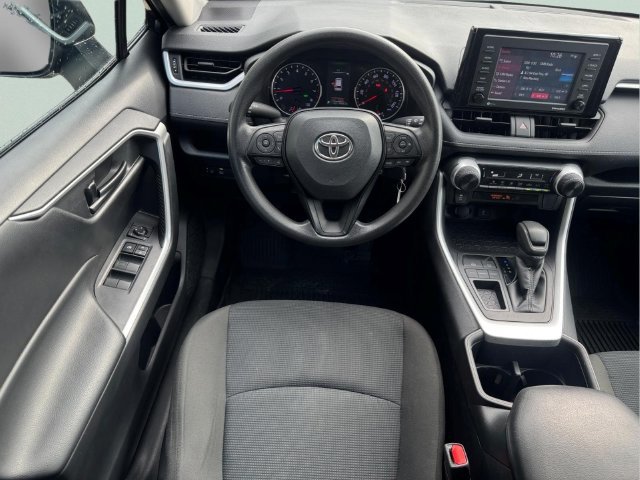 Used 2022 Toyota RAV4 LE FWD image 9