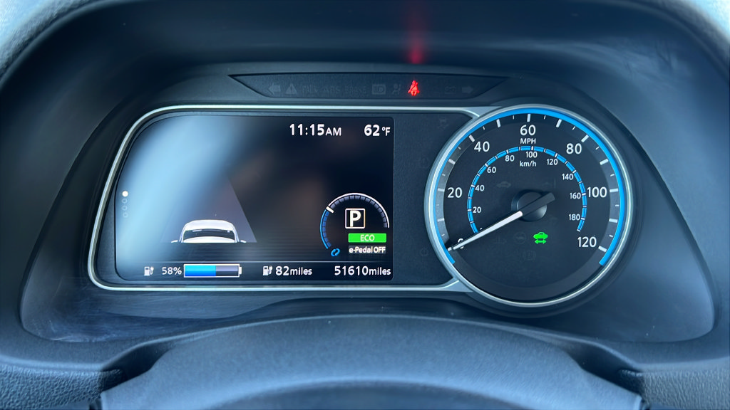 Used 2019 Nissan Leaf SV w/ SV Technology Package FWD image 18