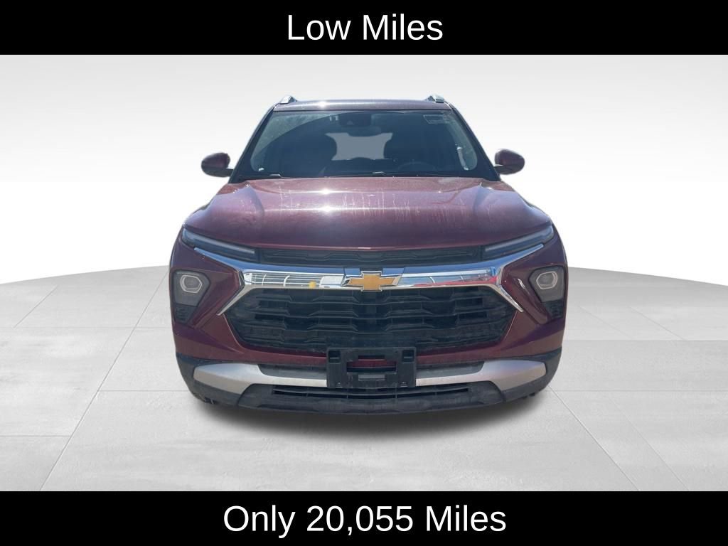 Used 2025 Chevrolet TrailBlazer LT image 2