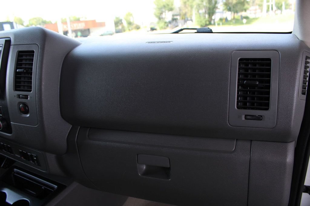 Used 2018 Nissan NV 3500 SL RWD image 15