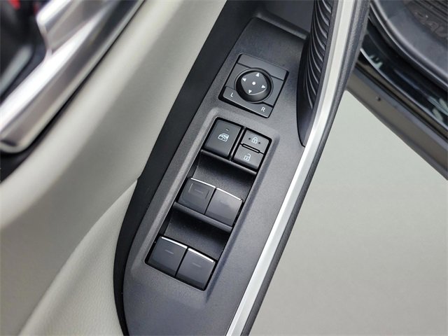 Used 2022 Toyota RAV4 XLE w/ Convenience Package image 10