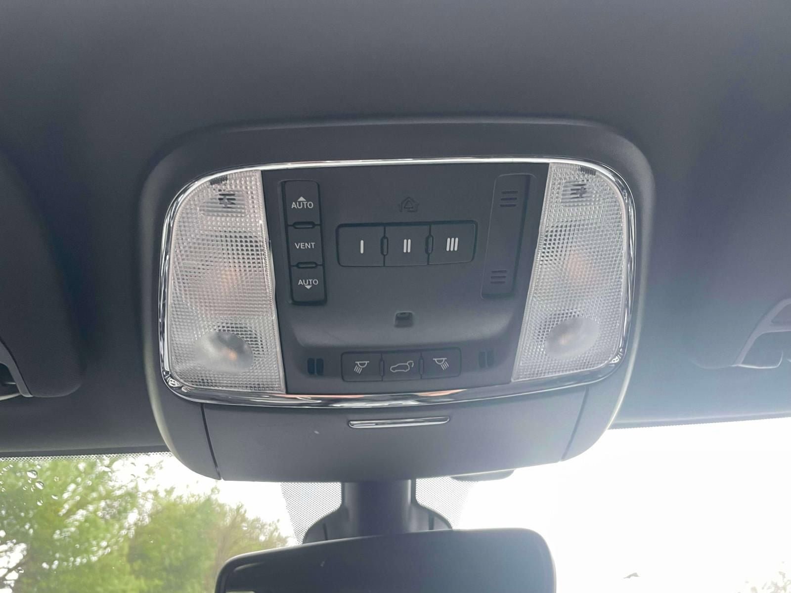 Used 2022 Jeep Grand Cherokee Laredo X AWD/4WD image 33