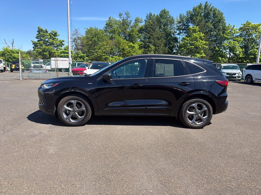 Used 2023 Ford Escape ST-Line w/ Tech Pack #1 AWD/4WD image 2