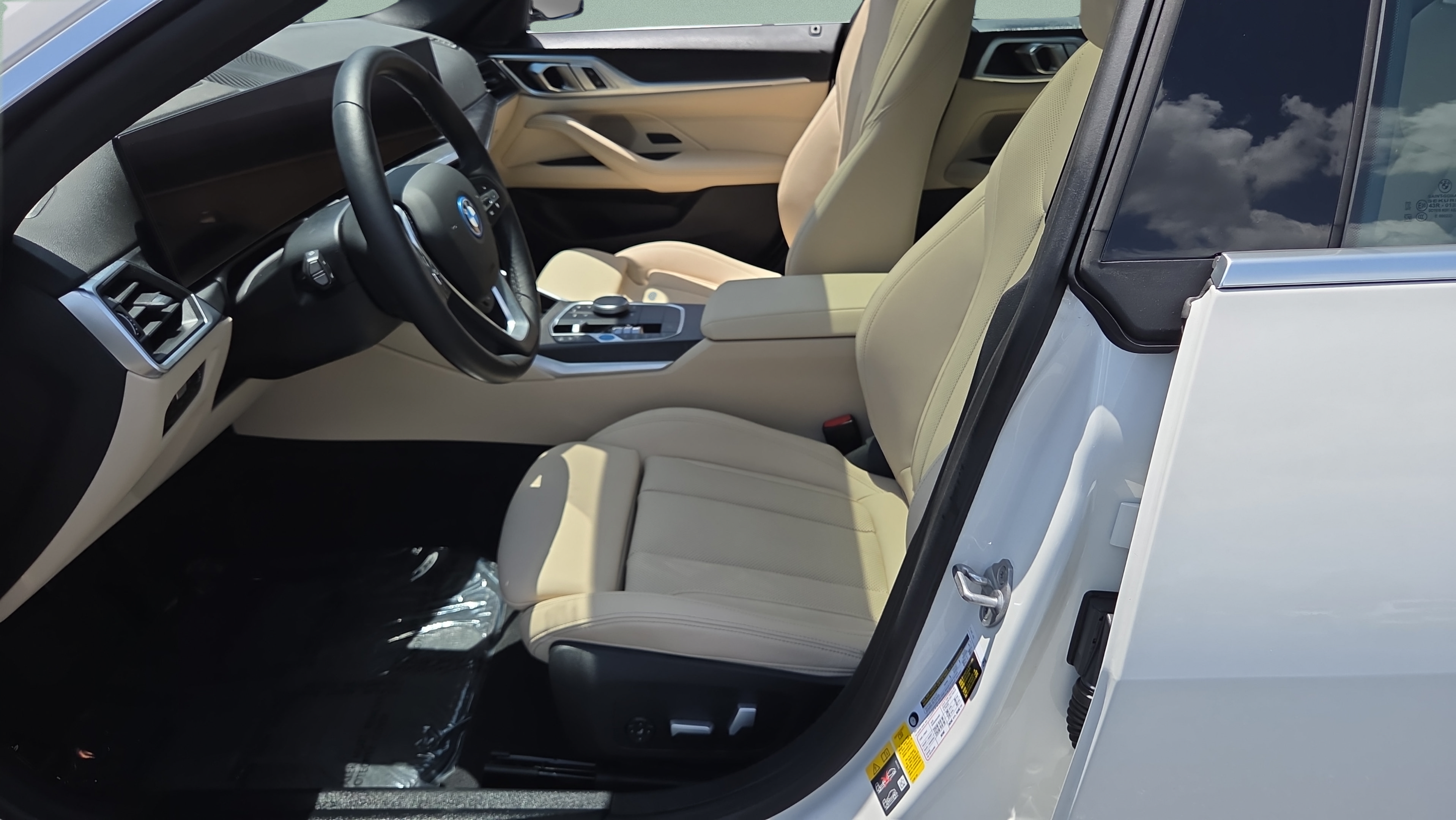 Used 2024 BMW i4 eDrive35 w/ Premium Package RWD image 9