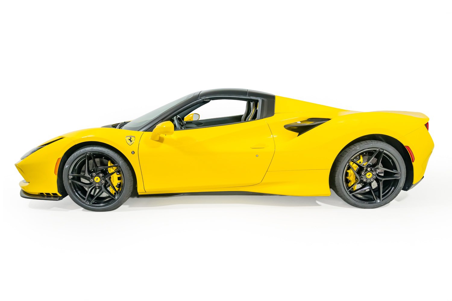 Used 2022 Ferrari F8 Tributo RWD image 3