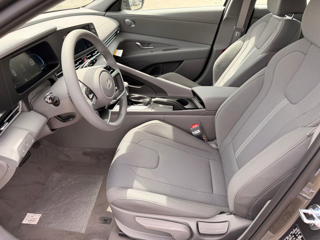 New 2026 Hyundai Elantra SE FWD image 8