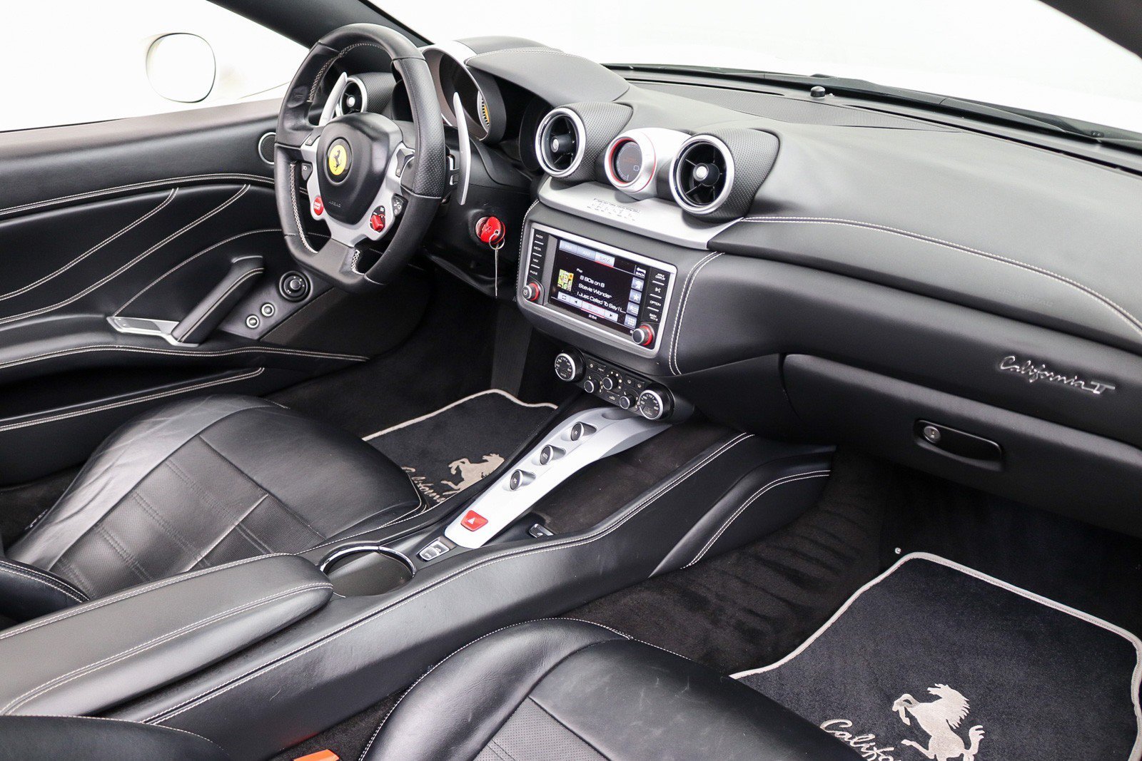Used 2017 Ferrari California T RWD image 28