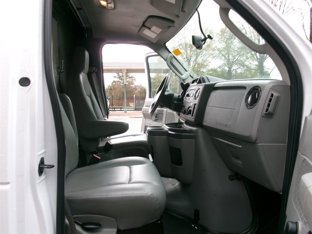Used 2017 Ford E-350 and Econoline 350 Super Duty RWD image 38