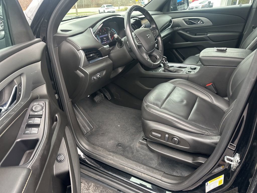 Used 2022 Chevrolet Traverse LT w/ Midnight/Sport Edition image 12