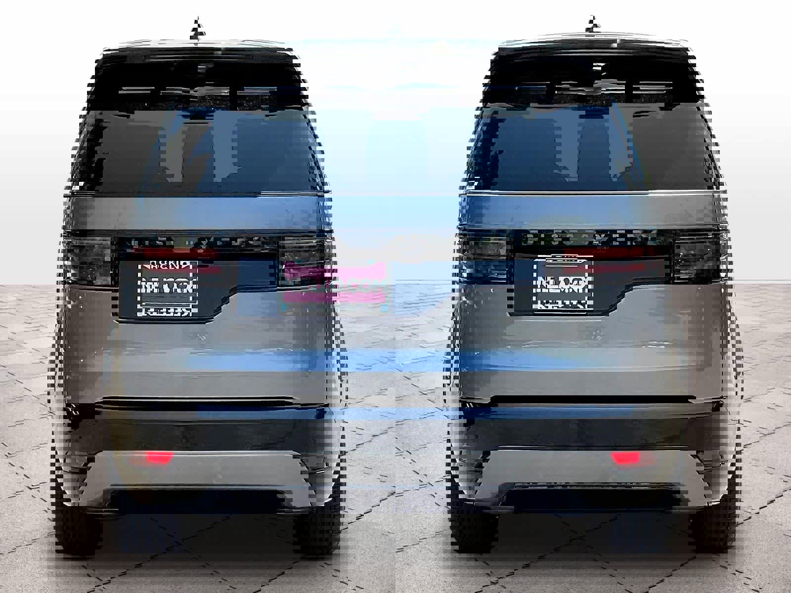 New 2025 Land Rover Discovery Dynamic SE image 6