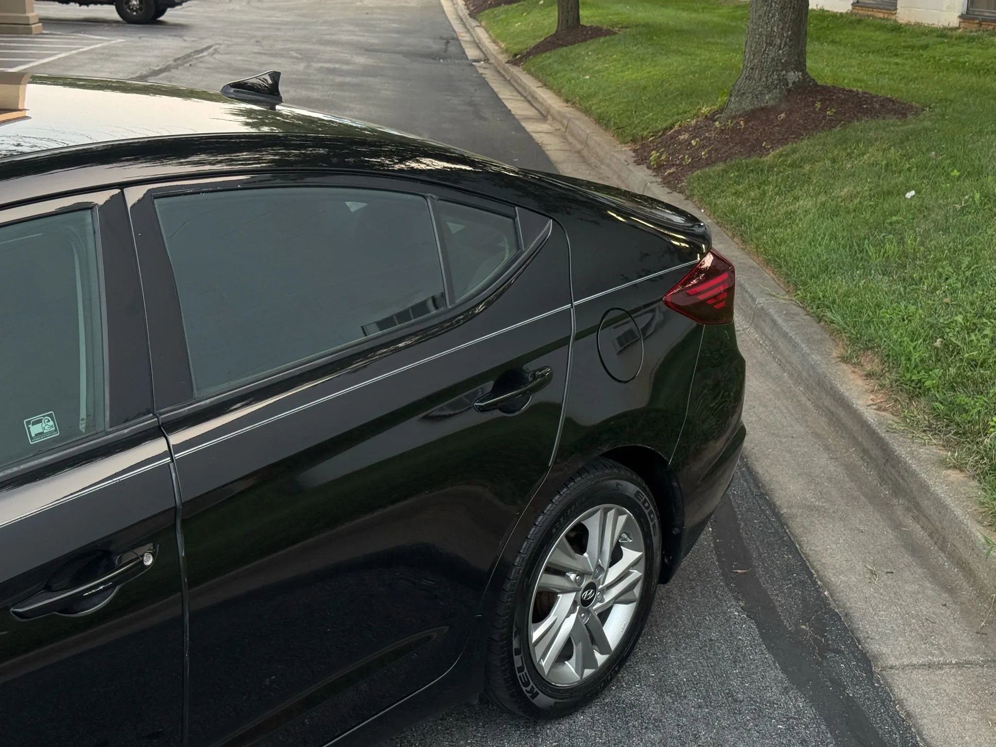 Used 2020 Hyundai Elantra SEL w/ Winter Weather Package image 3