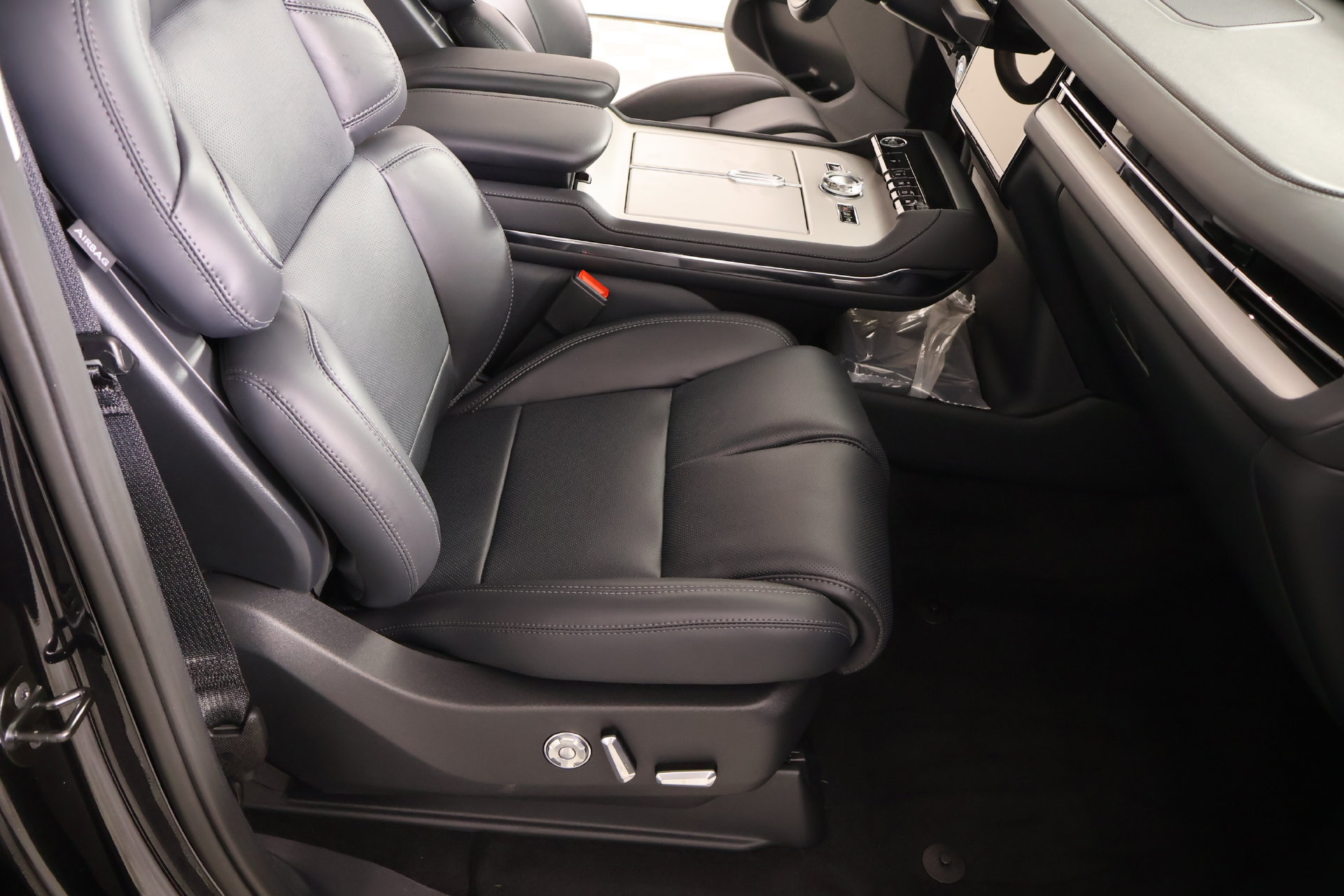New 2027 Lincoln Navigator L Reserve AWD/4WD image 14