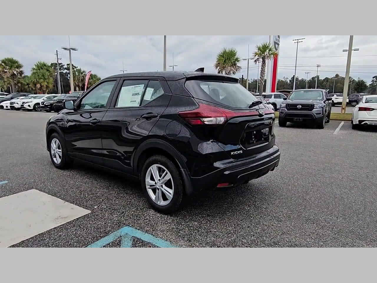 New 2025 Nissan Kicks Play S image 28