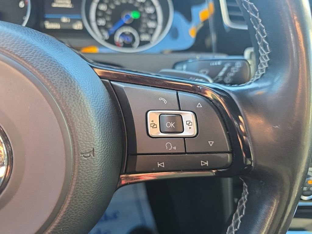 Used 2017 Volkswagen Golf R 4-Door image 25