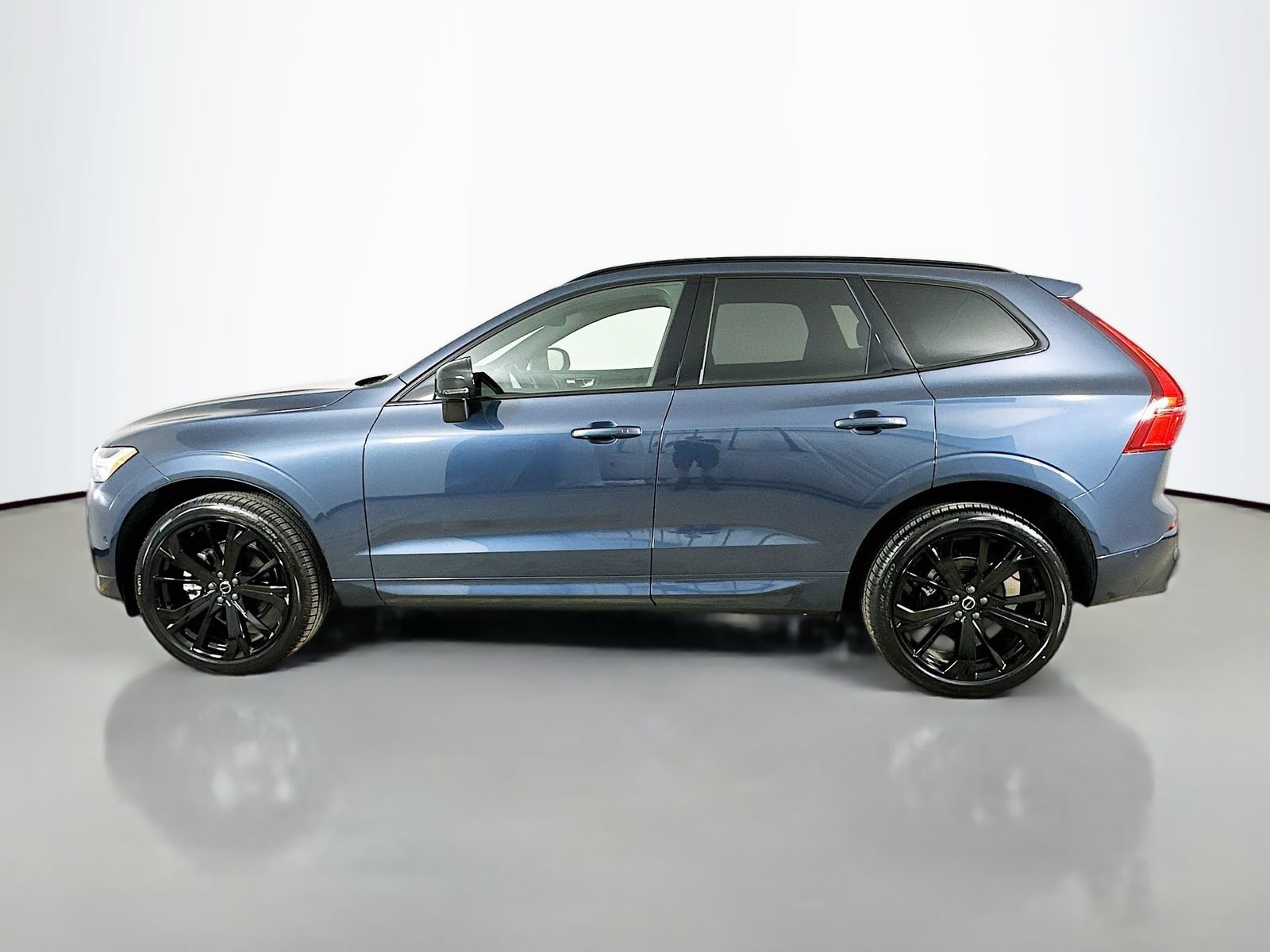 New 2026 Volvo XC60 B5 Ultra w/ Protection Package Premier AWD/4WD image 8