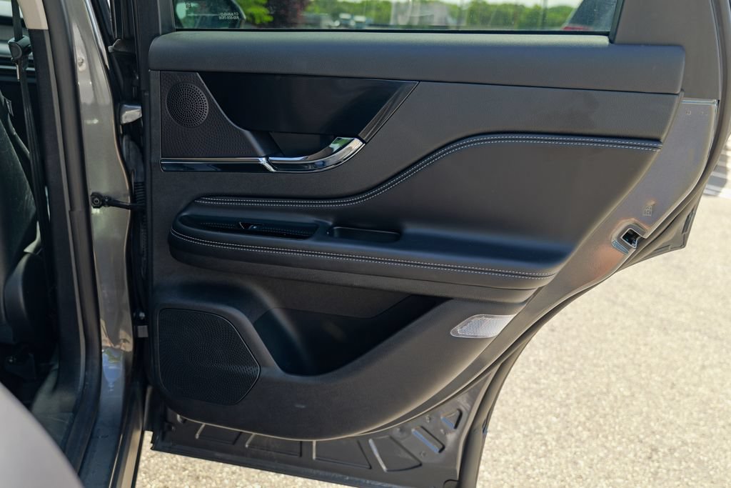 Used 2023 Lincoln Corsair AWD image 28