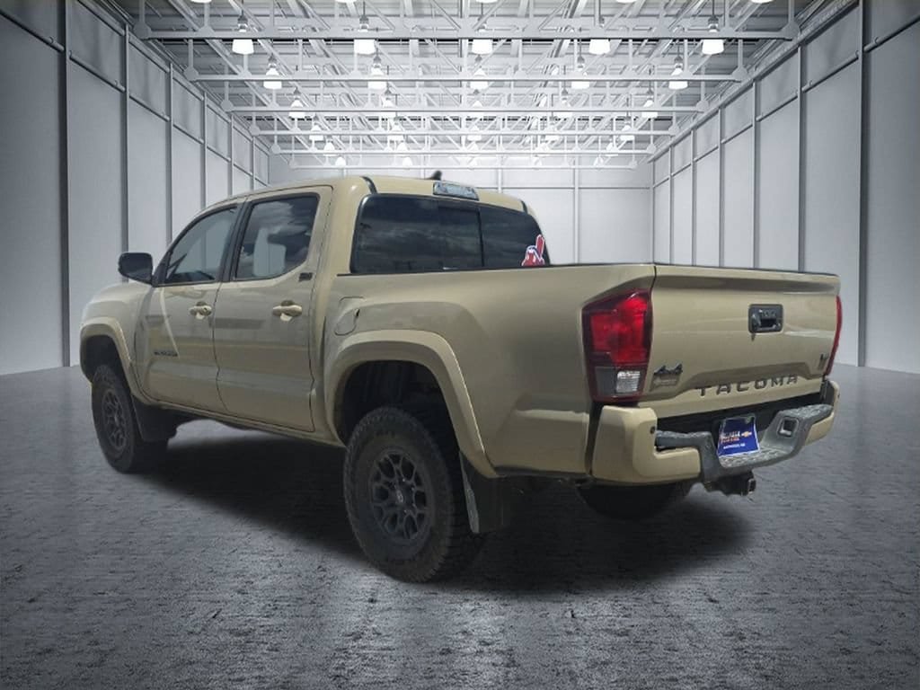 Used 2020 Toyota Tacoma SR5 AWD/4WD image 4
