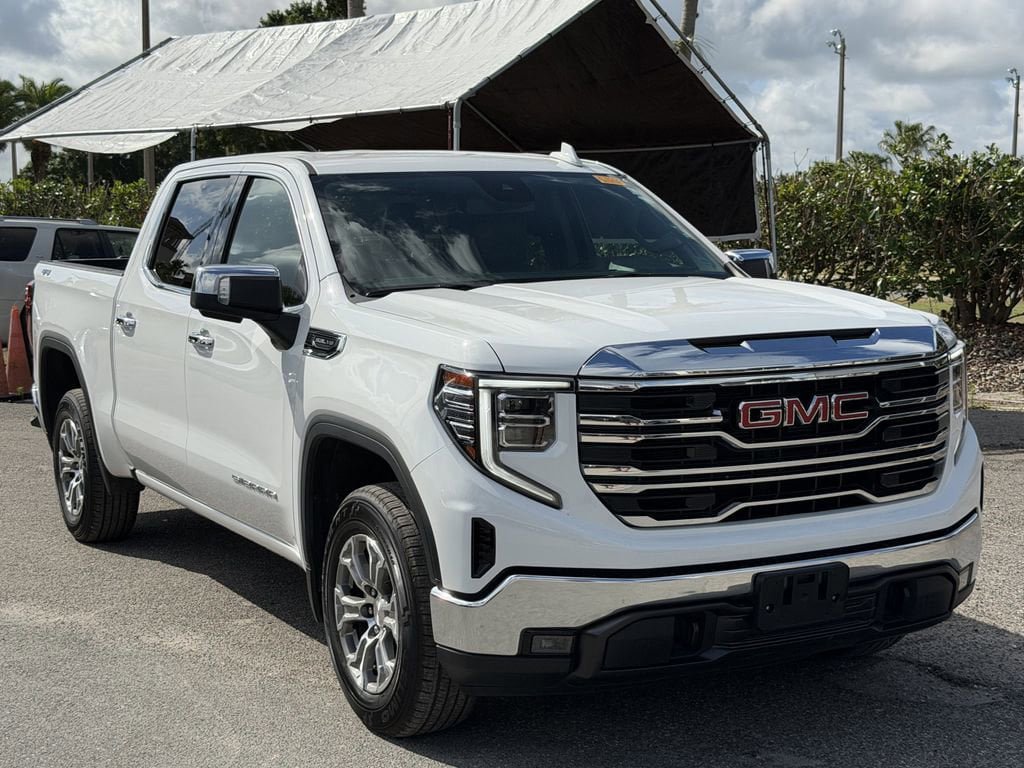 Used 2025 GMC Sierra 1500 SLT AWD/4WD image 2