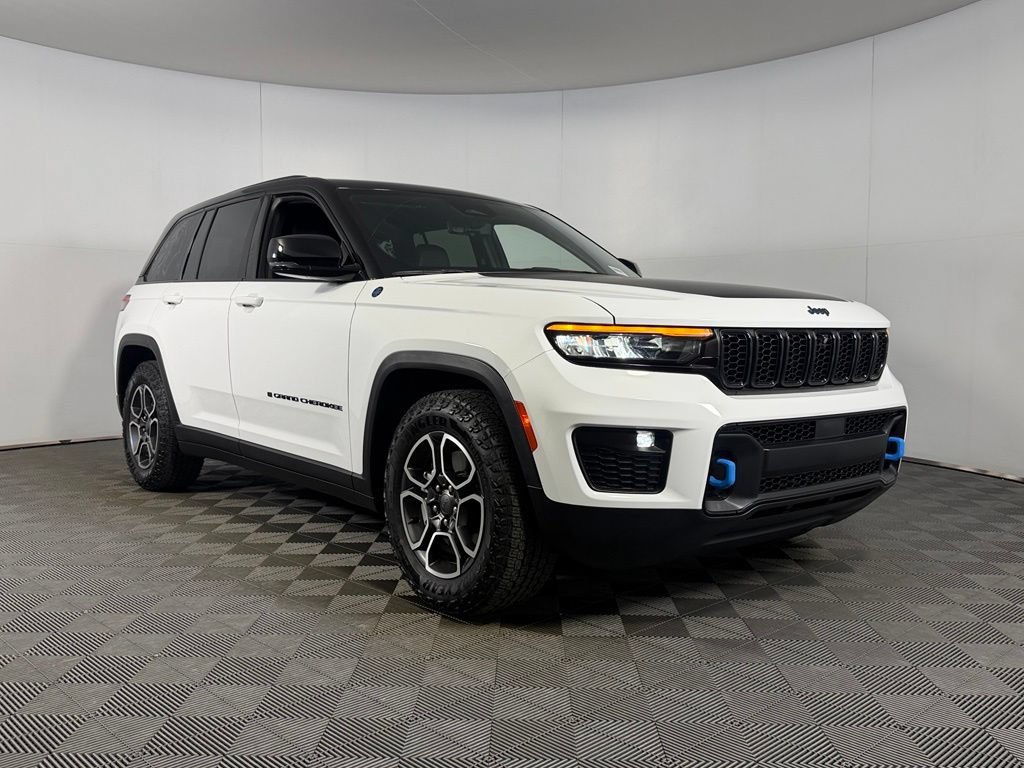 Used 2023 Jeep Grand Cherokee Trailhawk w/ Luxury Tech Group III AWD/4WD image 4