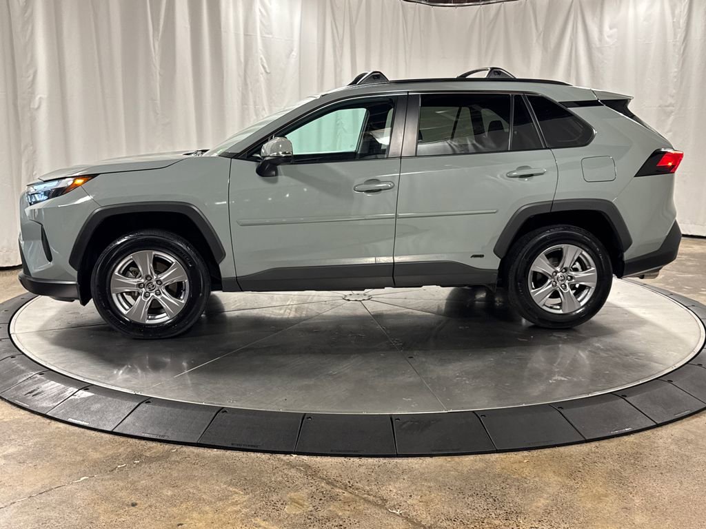 Used 2022 Toyota RAV4 XLE AWD/4WD image 8