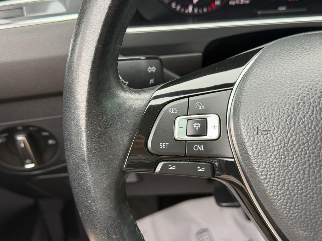 Used 2018 Volkswagen Tiguan SEL Premium AWD/4WD image 23